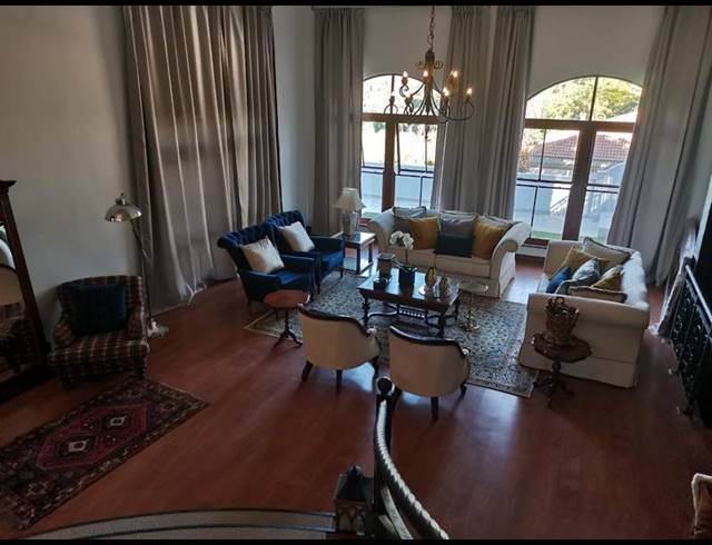 7 BEDROOM HOUSE FOR SALE IN WATERKLOOF RIDGE